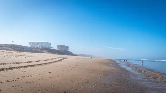 Résidence "La Rafale" et le grand hôtel de la plage menacés par l'érosion dunaire à Biscarosse