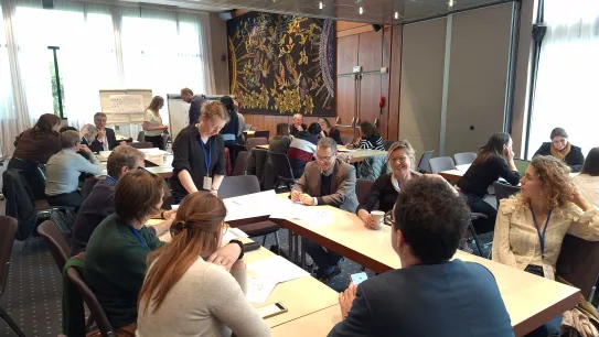 Des participants à la journée RNA du 20 mai travaillent en ateliers collaboratifs